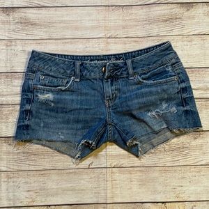American Eagle Distressed Women’s Shorts size 2 🍑